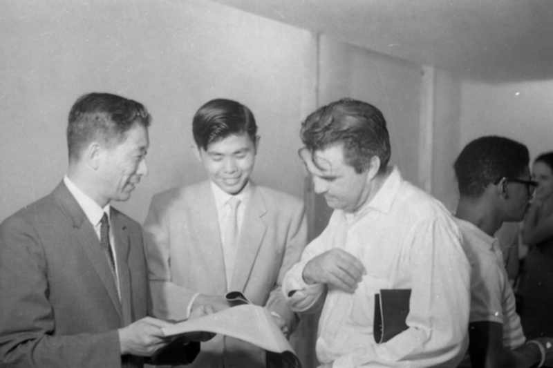 Oliva con diplomáticos japoneses